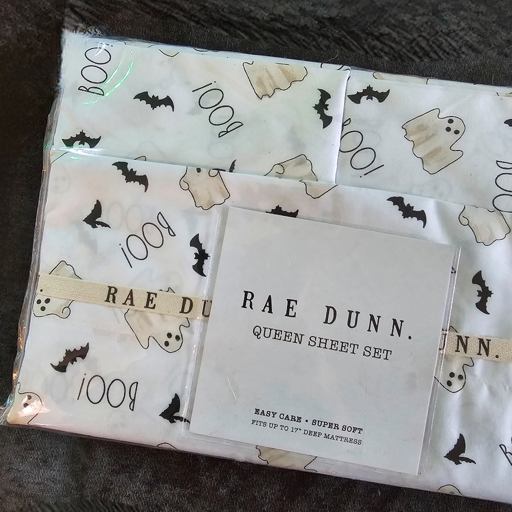 Rae Dunn Halloween ghosts bats Queen sheet set. NWT